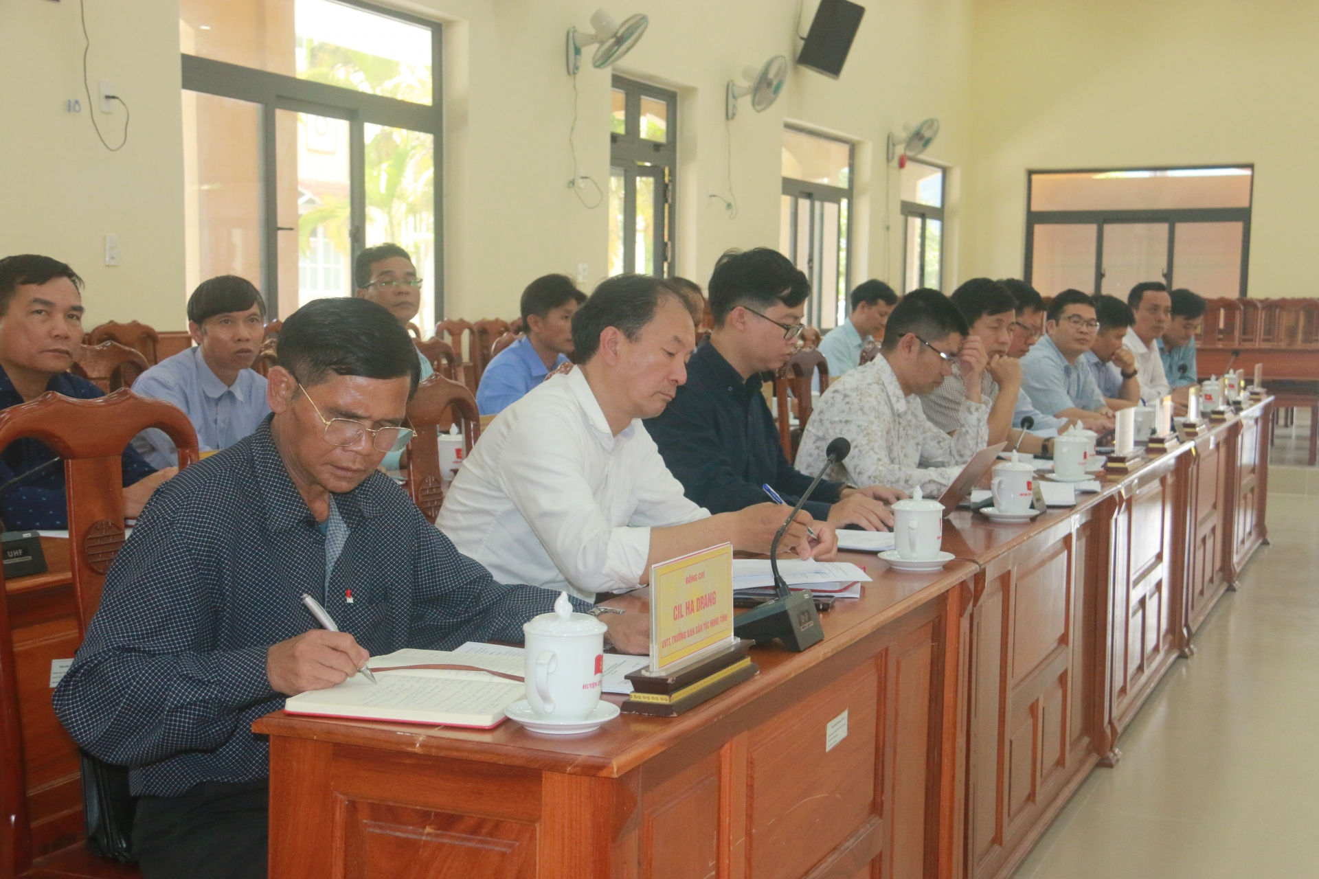 Lãnh đạo các sở, ban, ngành của tỉnh tham dự buổi làm việc 
