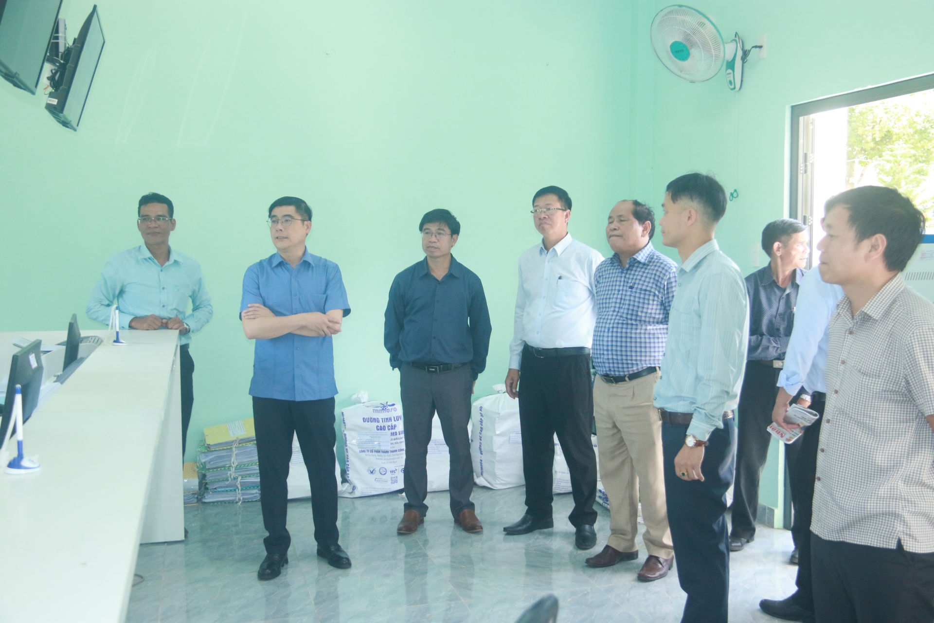 Chủ nhiệm UBKT Tỉnh ủy Nguyễn Khắc Bình và đoàn công tác của tỉnh đến kiểm tra cơ sở vật chất chuẩn bị cho việc thành lập và vận hành xã mới tại xã Đạ Long