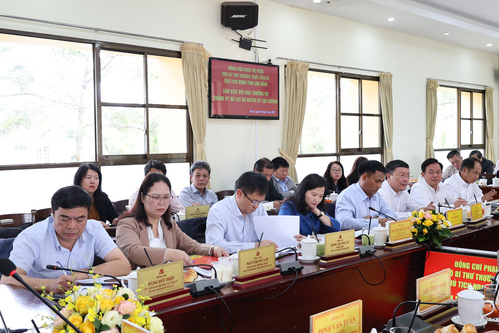Thường trực Thành ủy Đà Lạt và Huyện ủy Lạc Dương tham dự buổi làm việc