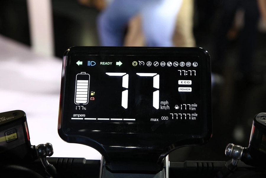 Màn hình LCD 7 inch hiển thị sắc nét, dễ quan sát. Ảnh: S.T yadea-g5-23-jpg.jpg
