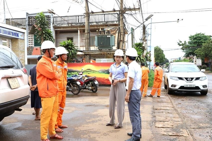 PC Đắk Nông khảo sát hiện trạng lưới điện để thực hiện thay thế công tơ