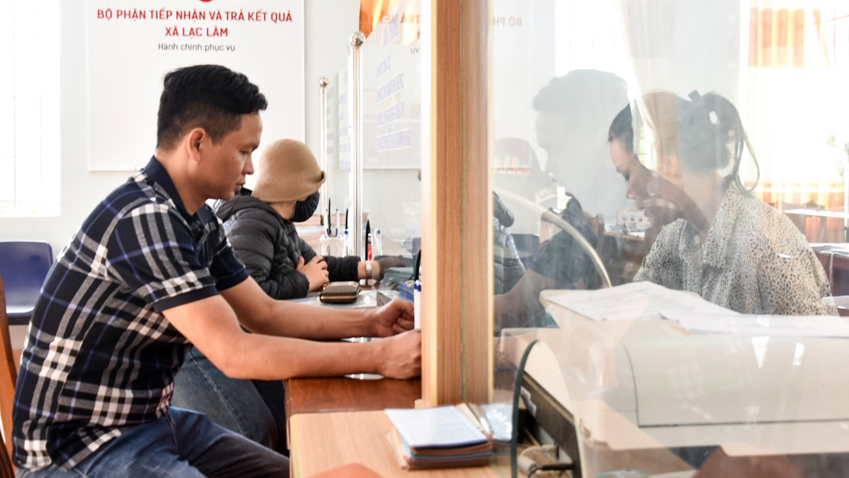 Lạc Lâm chú trọng nâng cao CCHC hướng tới sự hài lòng của người dân