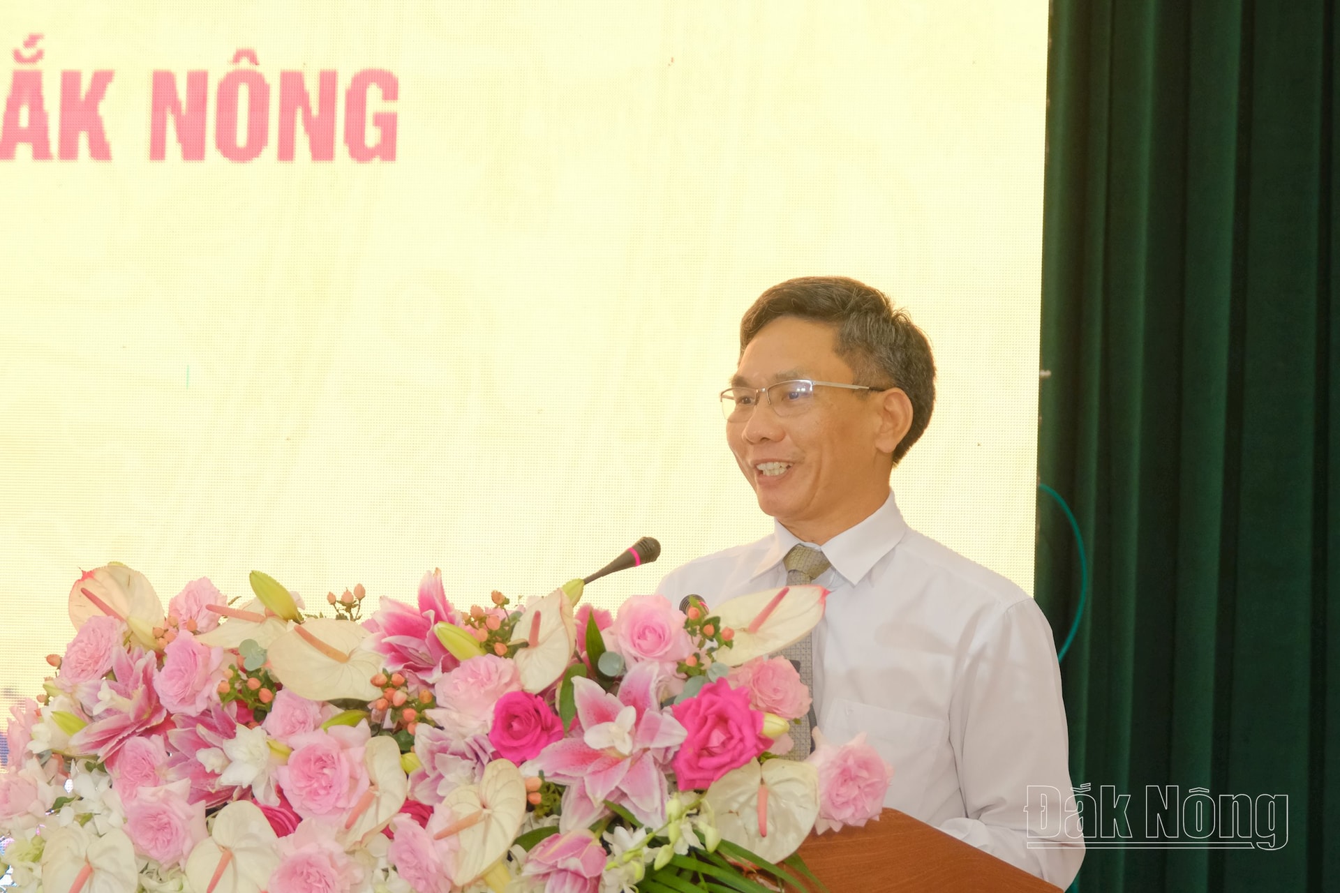 Chủ tịch Hội Nhà báo tỉnh, Tổng Biên tập Báo Đắk Nông phát biểu tại buổi lễ