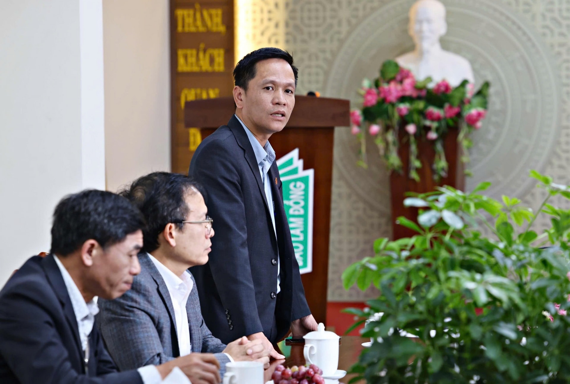 Nhà báo Nguyễn Hồng Hải - Phó Tổng biên tập phụ trách Báo Lâm Đồng cảm ơn sự quan tâm của  lãnh đạo tỉnh và các sở, ngành dành cho Báo Lâm Đồng