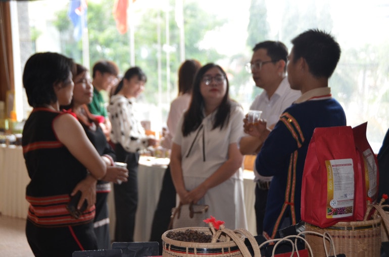 Hội chợ kết nối cung cầu, giới thiệu sản phẩm nông sản chủ lực của địa phương với doanh nghiệp trong nước và quốc tế. dsc-0028.jpg