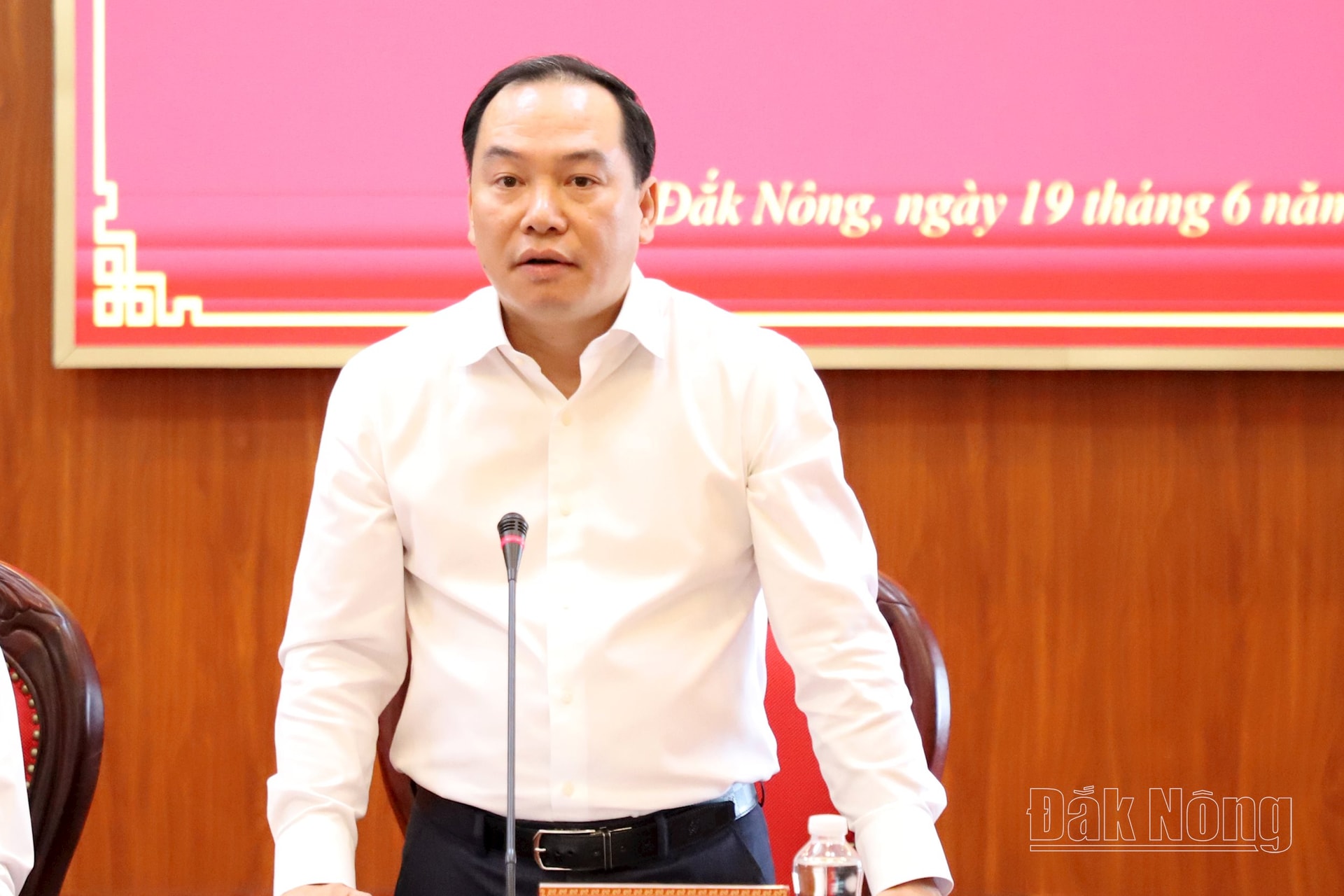 Đồng chí Hồ Xuân Trường, Phó Bí thư Tỉnh ủy Đắk Nông phát biểu tại hội nghị