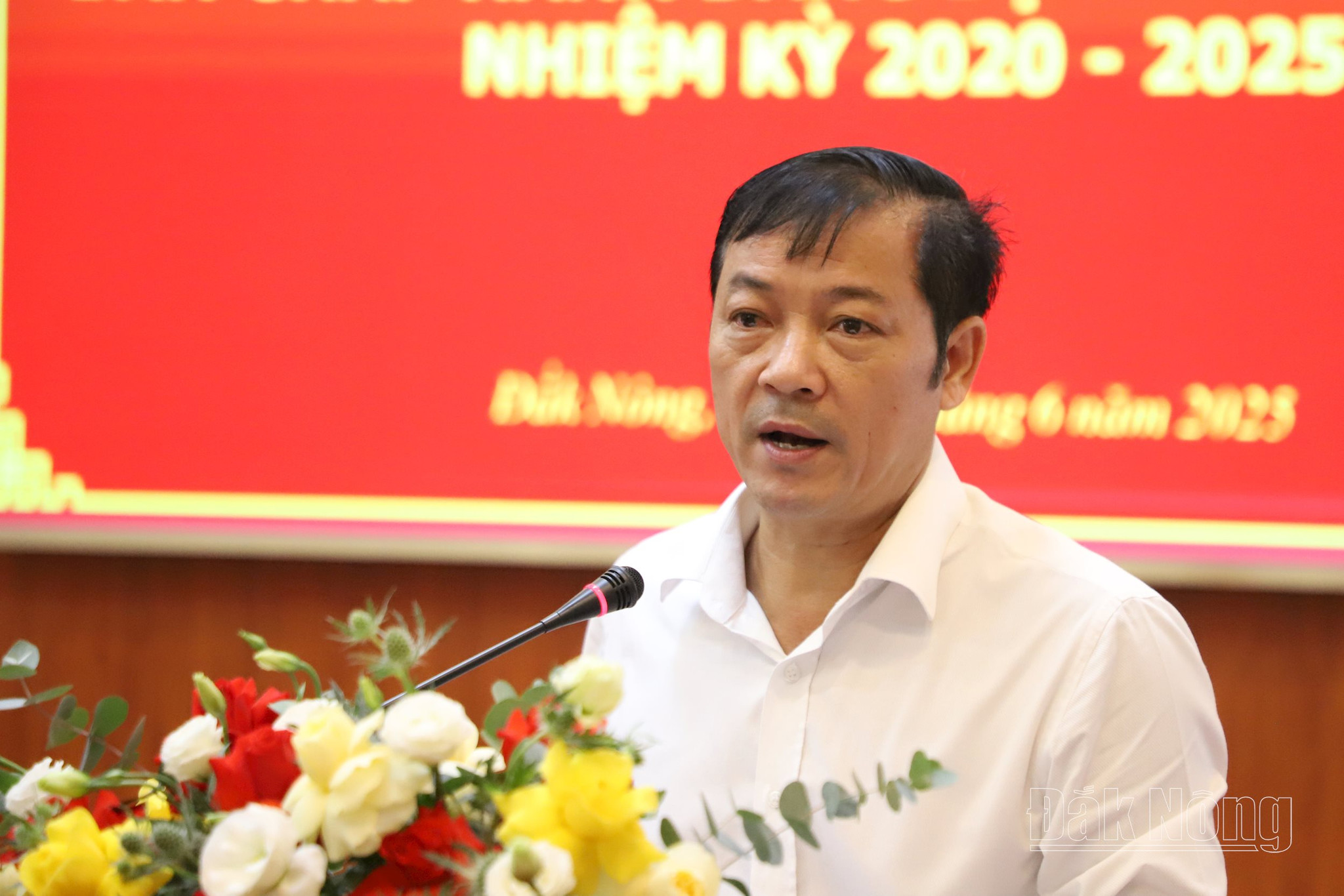 UVBTV Tỉnh ủy, Phó Chủ tịch Thường trực UBND tỉnh Lê Trọng Yên báo cáo kết quả thực hiện các nhiệm vụ KT-XH trong 6 tháng đầu năm 2025