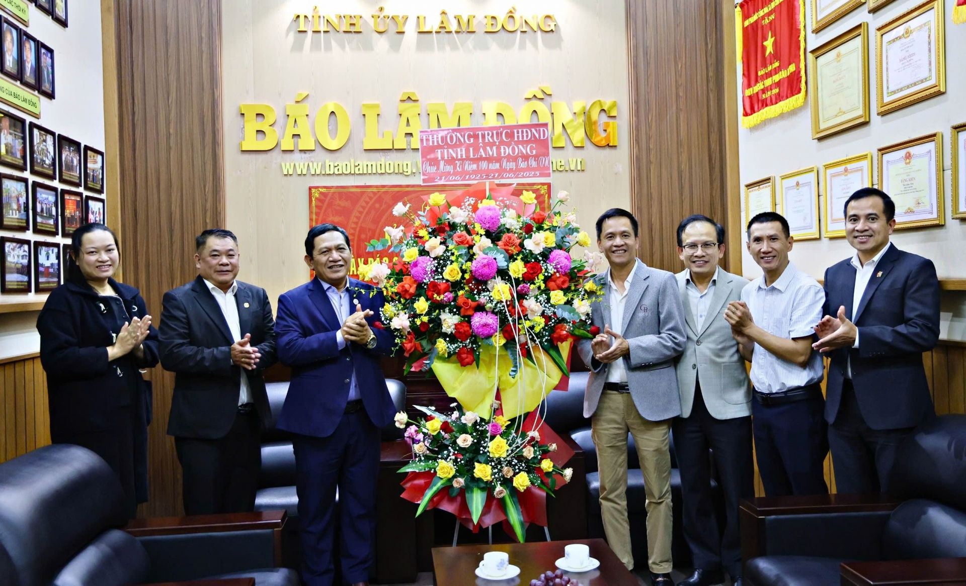 Thường trực HĐND tỉnh chúc mừng 100 năm Ngày Báo chí cách mạng Việt Nam
