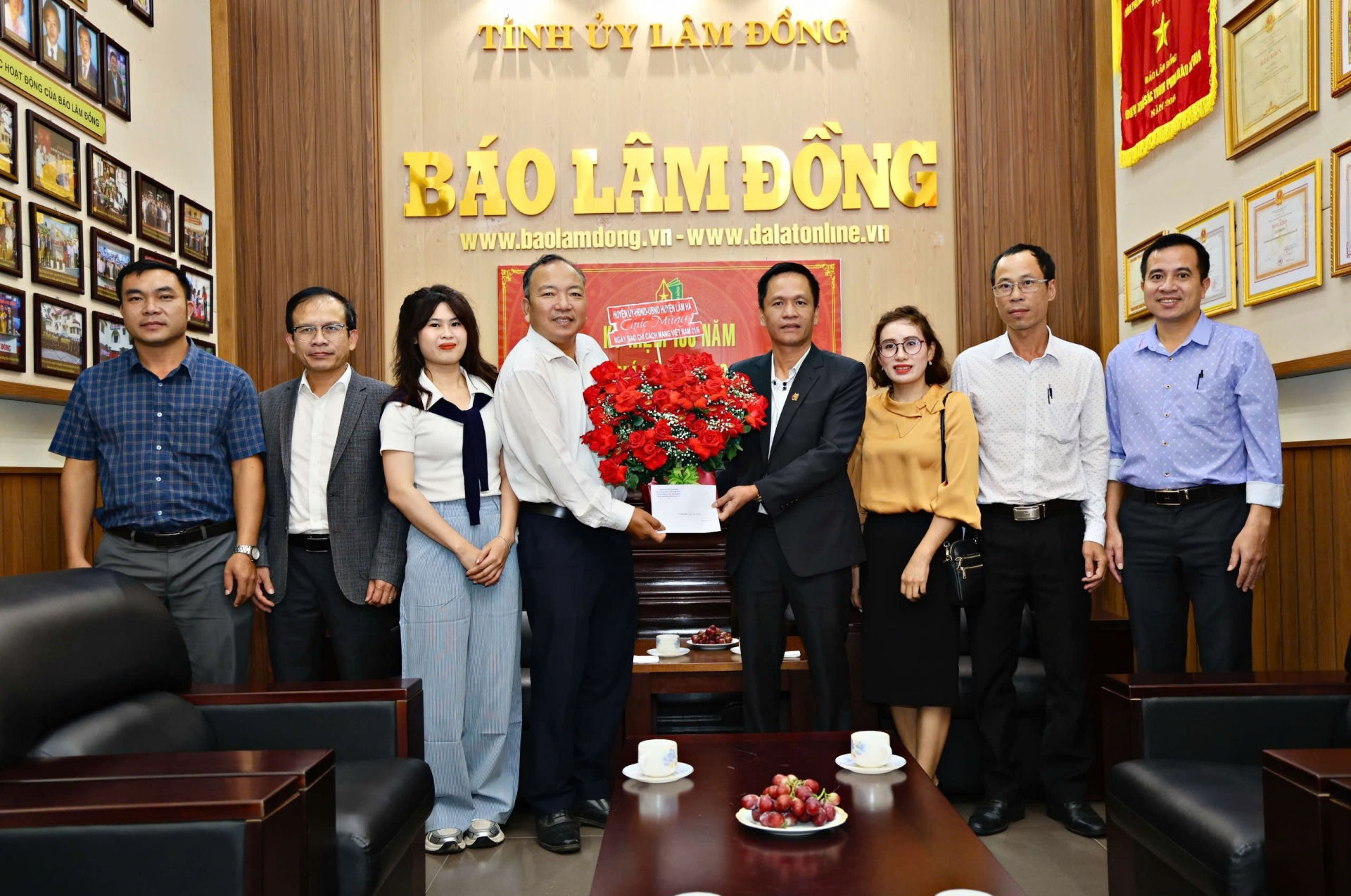 Lãnh đạo huyện Lâm Hà thăm, chúc mừng Báo Lâm Đồng