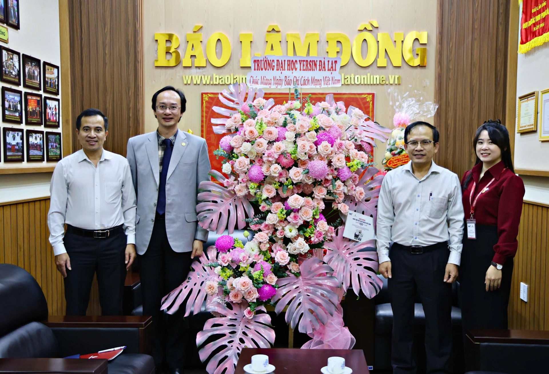 Trường Đại học Yersin Đà Lạt chúc mừng Báo Lâm Đồng