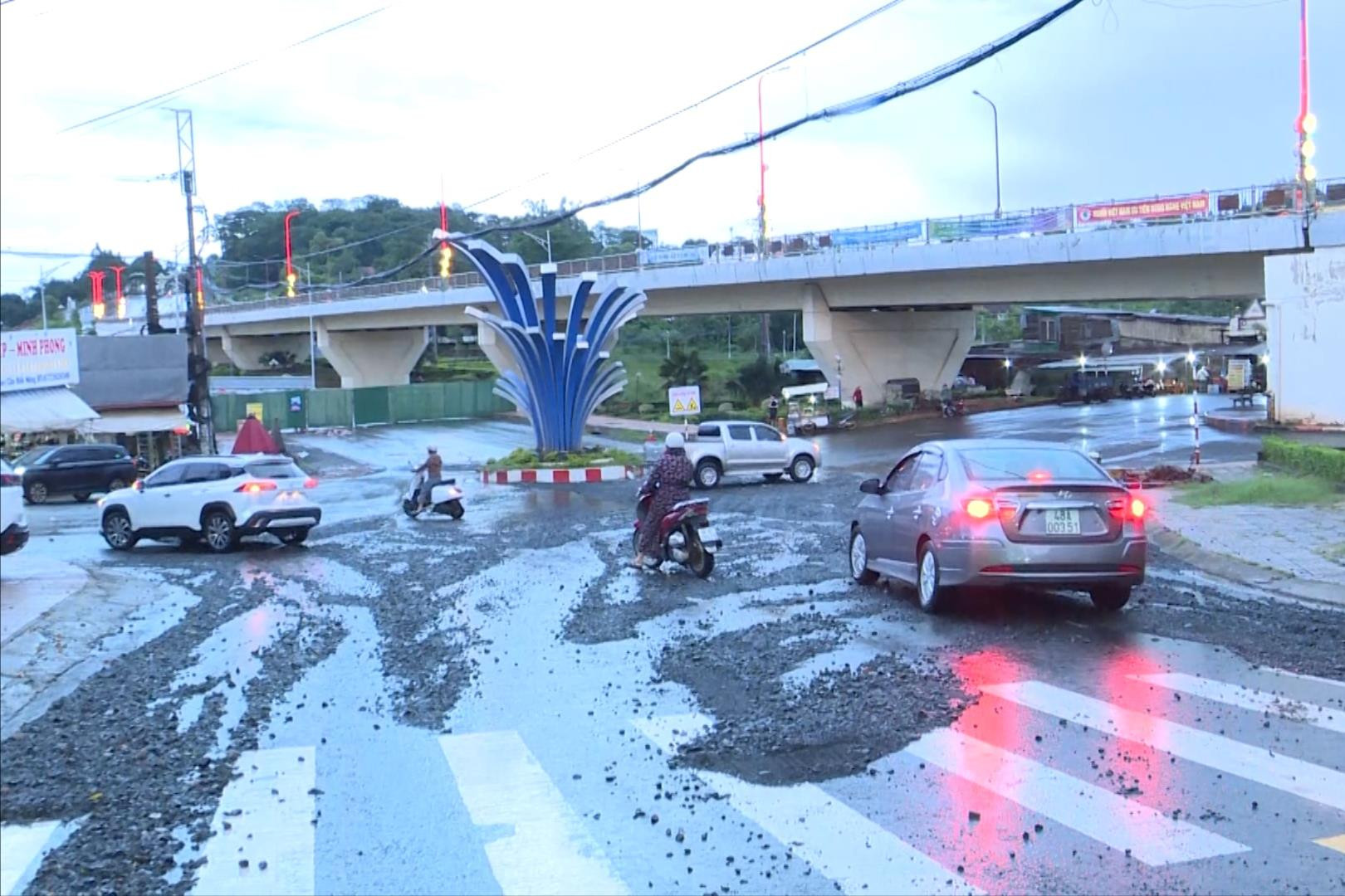 Gia Nghĩa đường thi công dang dở gây khó khăn cho người dân