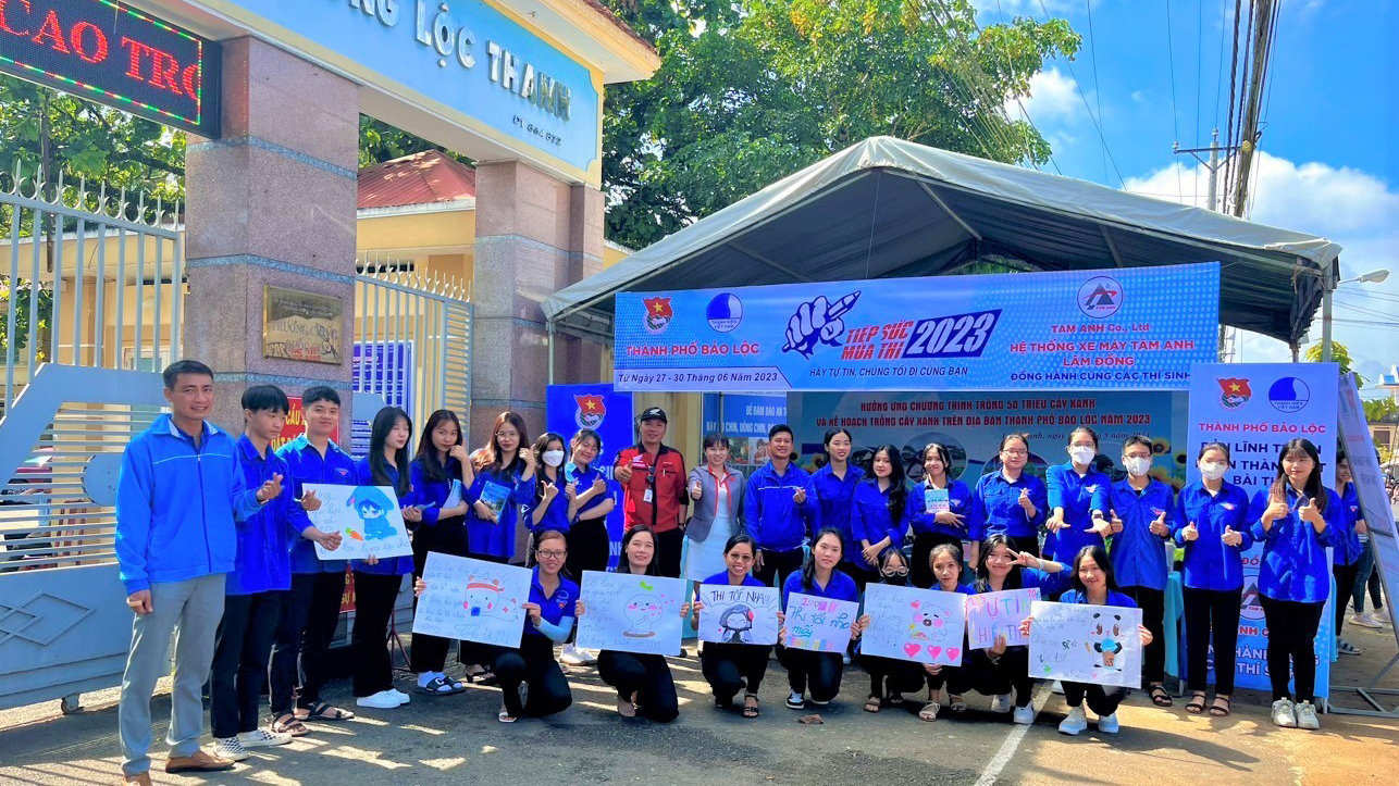 Thành Đoàn Bảo Lộc đã thành lập 7 đội hình thanh niên tình nguyện để hỗ trợ thí sinh tham gia Kỳ thi Tốt nghiệp THPT năm 2025