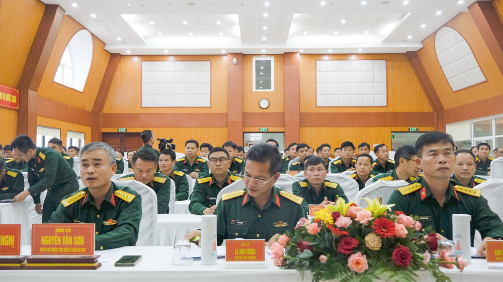 Các đồng chí chủ trì Hội nghị