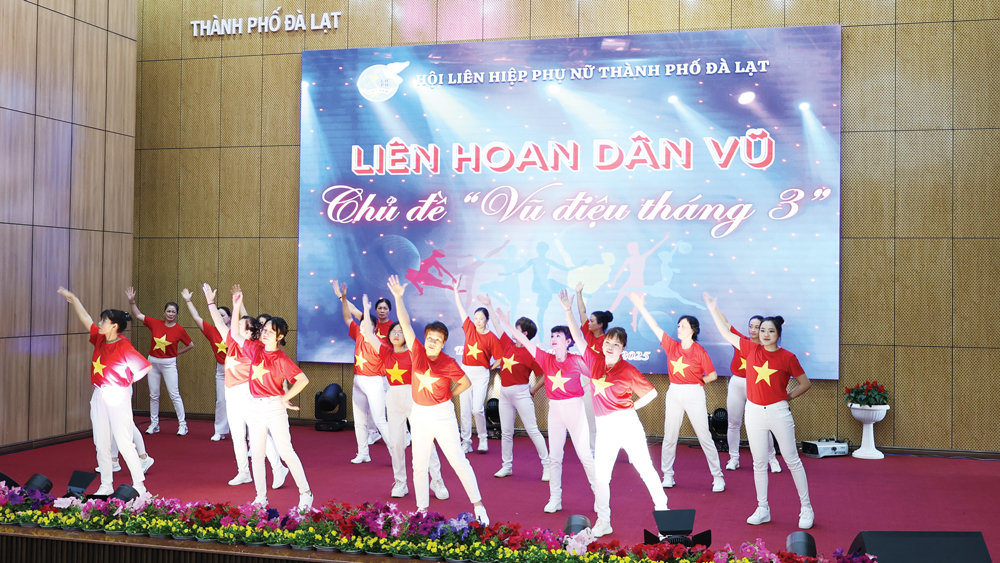 Phụ nữ ngày càng tích cực tham gia vào các lĩnh vực của đời sống xã hội