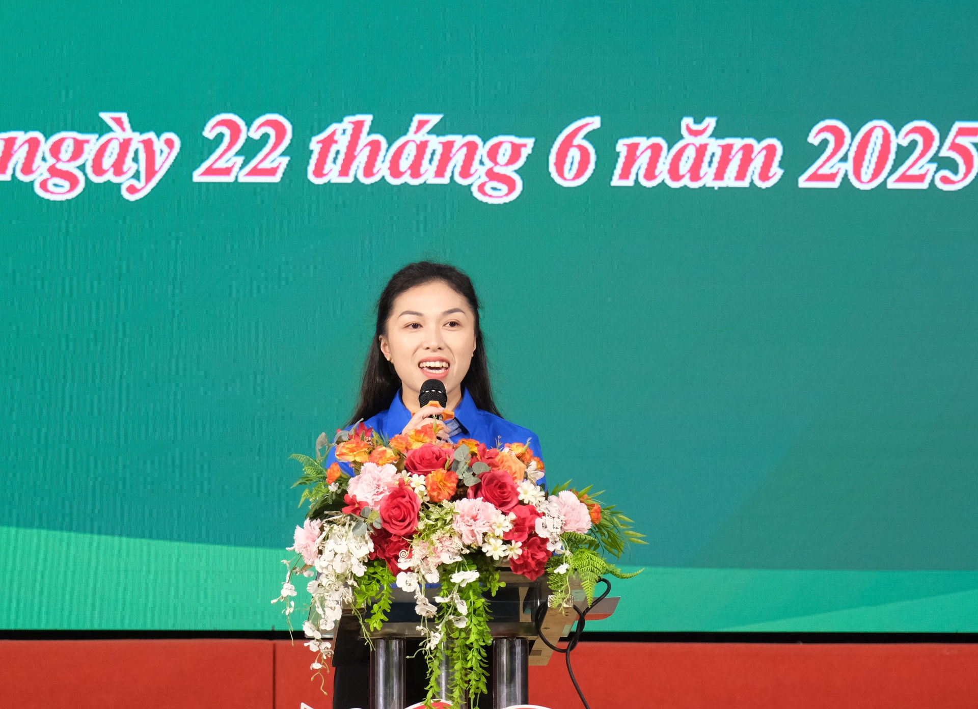 Chị Trần Diệp Mỹ Dung - Phó Bí thư Tỉnh Đoàn, Chủ tịch Hội đồng Đội tỉnh phát biểu khai mạc Chương trình