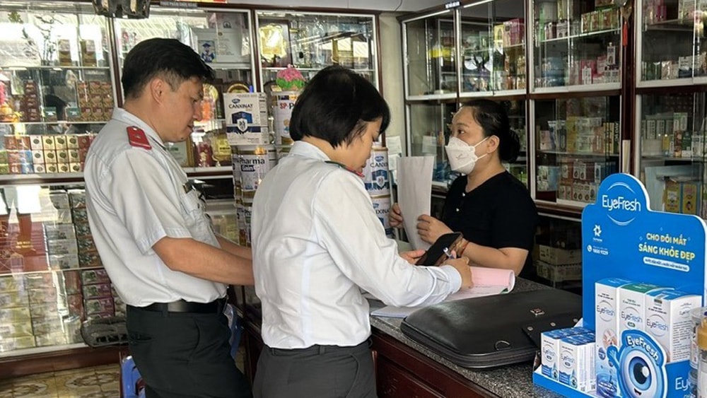 Thanh tra Sở Y tế Lâm Đồng kiểm tra một cơ sở kinh doanh dược phẩm, mỹ phẩm, thực phẩm chức năng