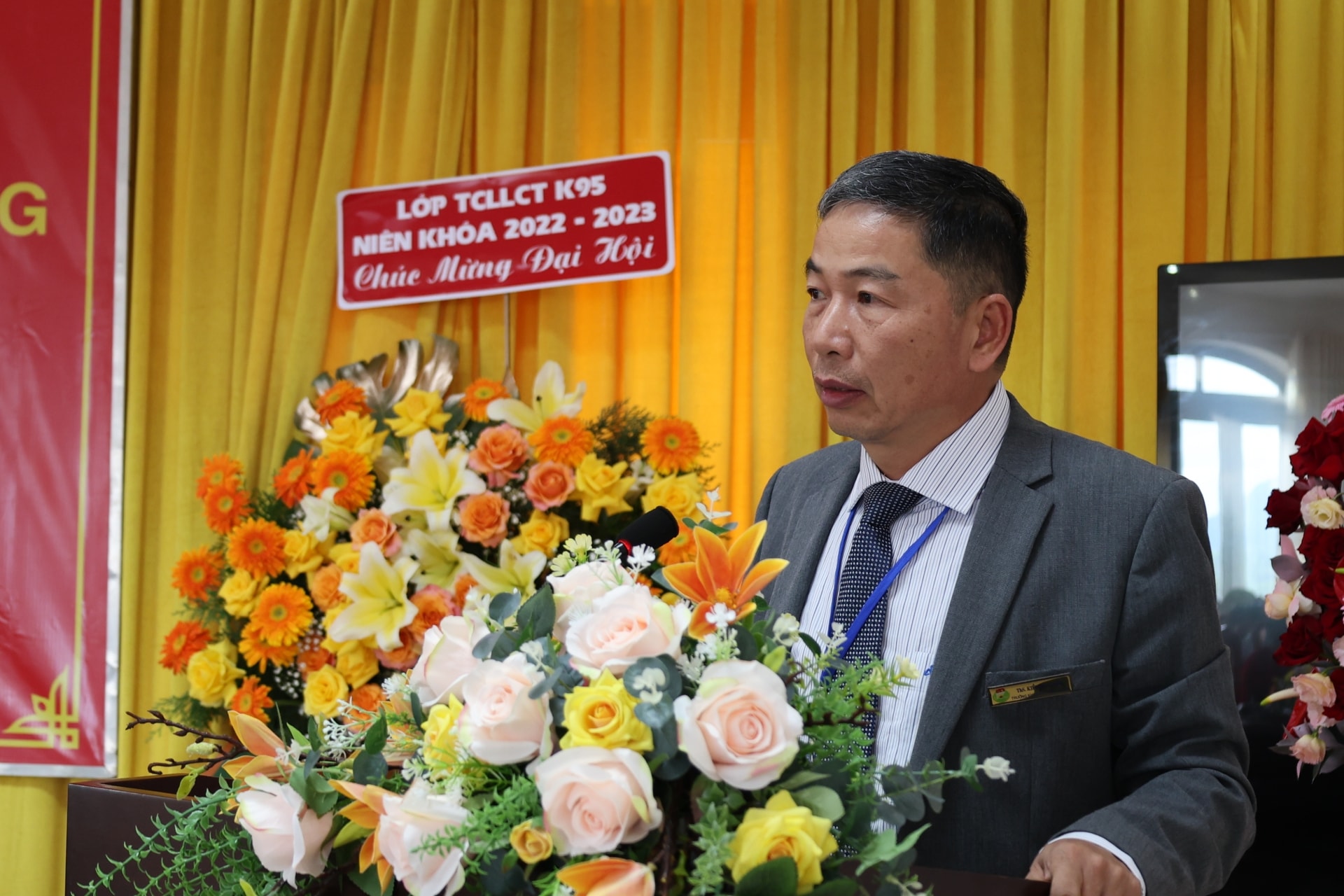 Đại biểu tham luận tại đại hội