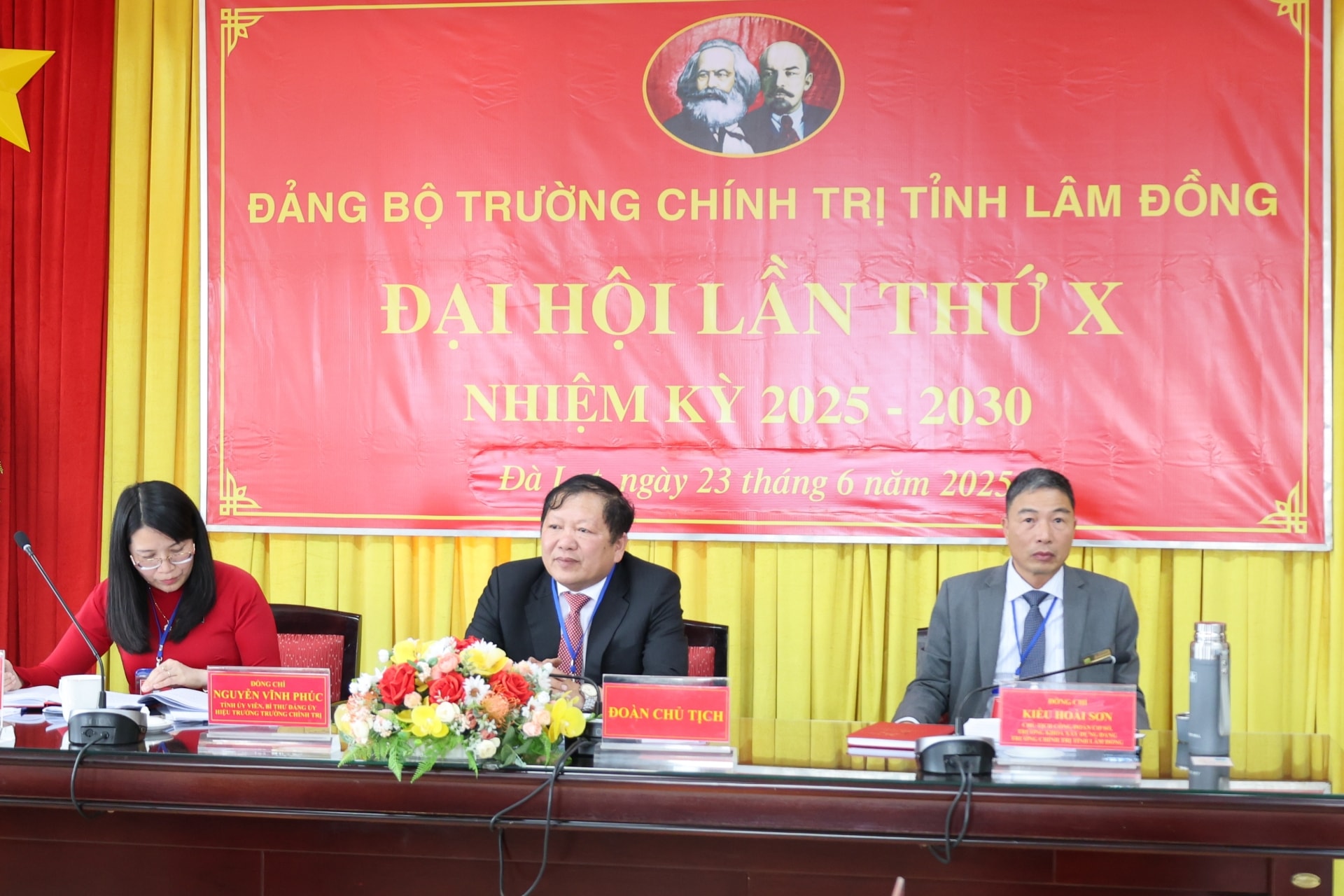 Đoàn Chủ tịch điều hành đại hội
