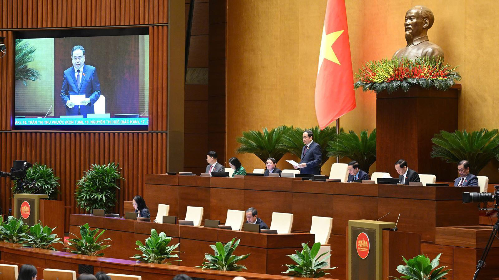 Chủ tịch Quốc hội Trần Thanh Mẫn điều hành Phiên chất vấn và trả lời chất vấn tại Quốc hội