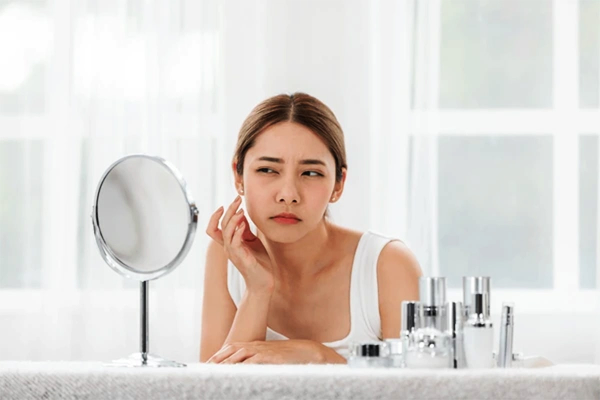 Có nhiều nguyên nhân khiến lỗ chân lông to lên. (Ảnh: Shutterstock)