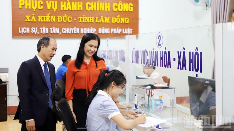 Lãnh đạo xã Kiến Đức cho rằng, về lâu dài cần có cơ chế đào tạo, nâng cao chất lượng nguồn nhân lực nhằm đáp ứng yêu cầu nhiệm vụ, vận hành bộ máy hiệu quả trong thực tiễn. ndo_br_kd-1.jpg