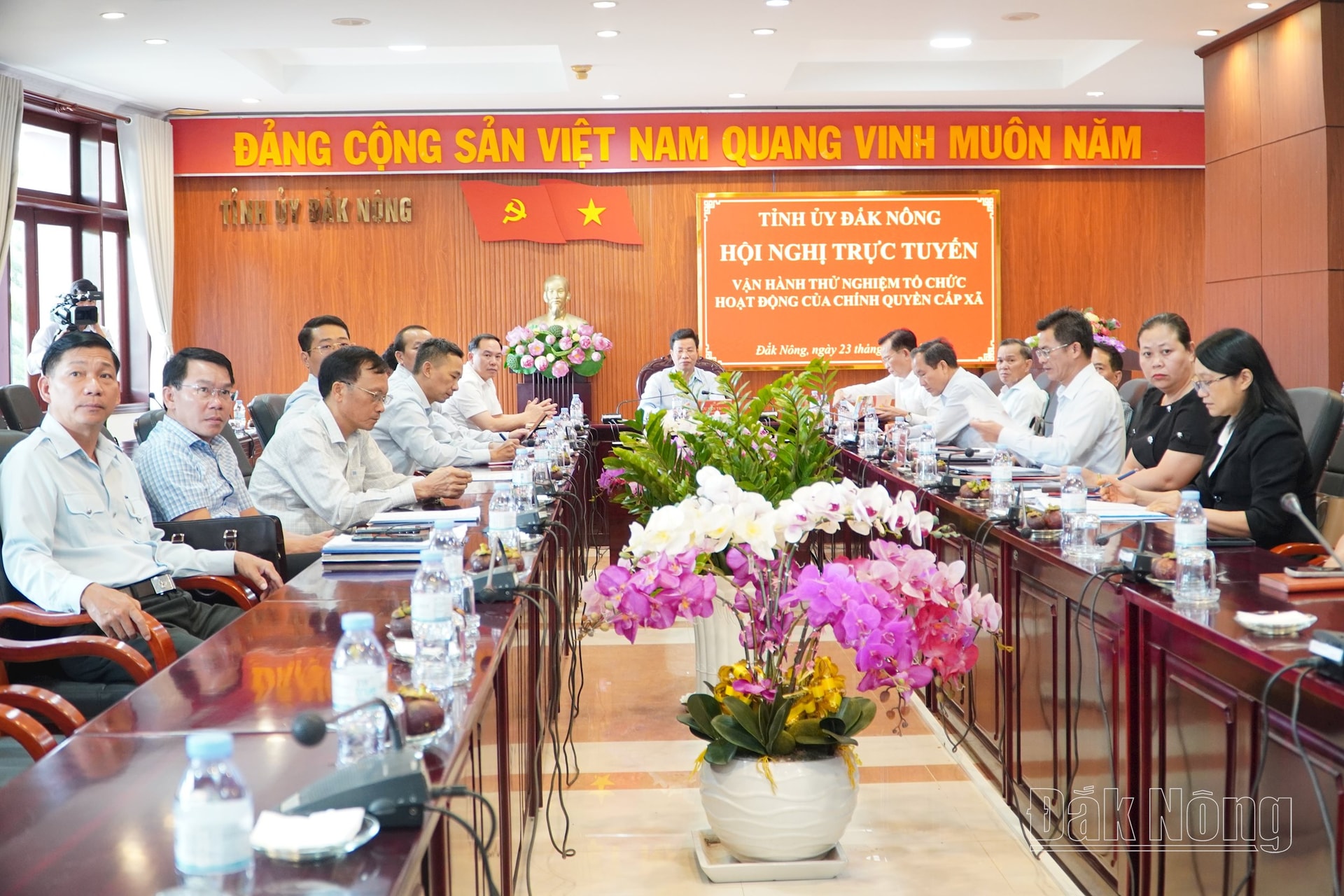 Các đại biểu tham dự tại điểm c