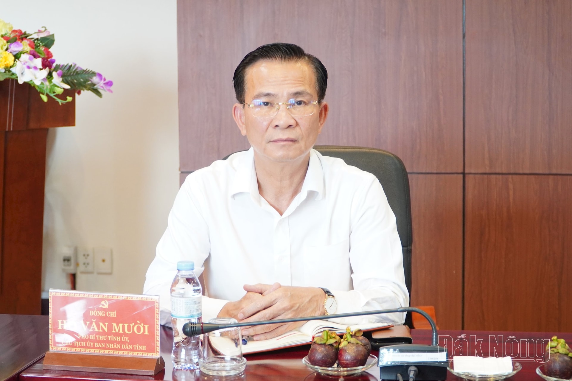 Đồng chí Hồ Văn Mười, Phó Bí thư Tỉnh ủy, Chủ tịch UBND tỉnh Đắk Nông tham dự tại điểm cầu Tỉnh ủy Đắk Nông