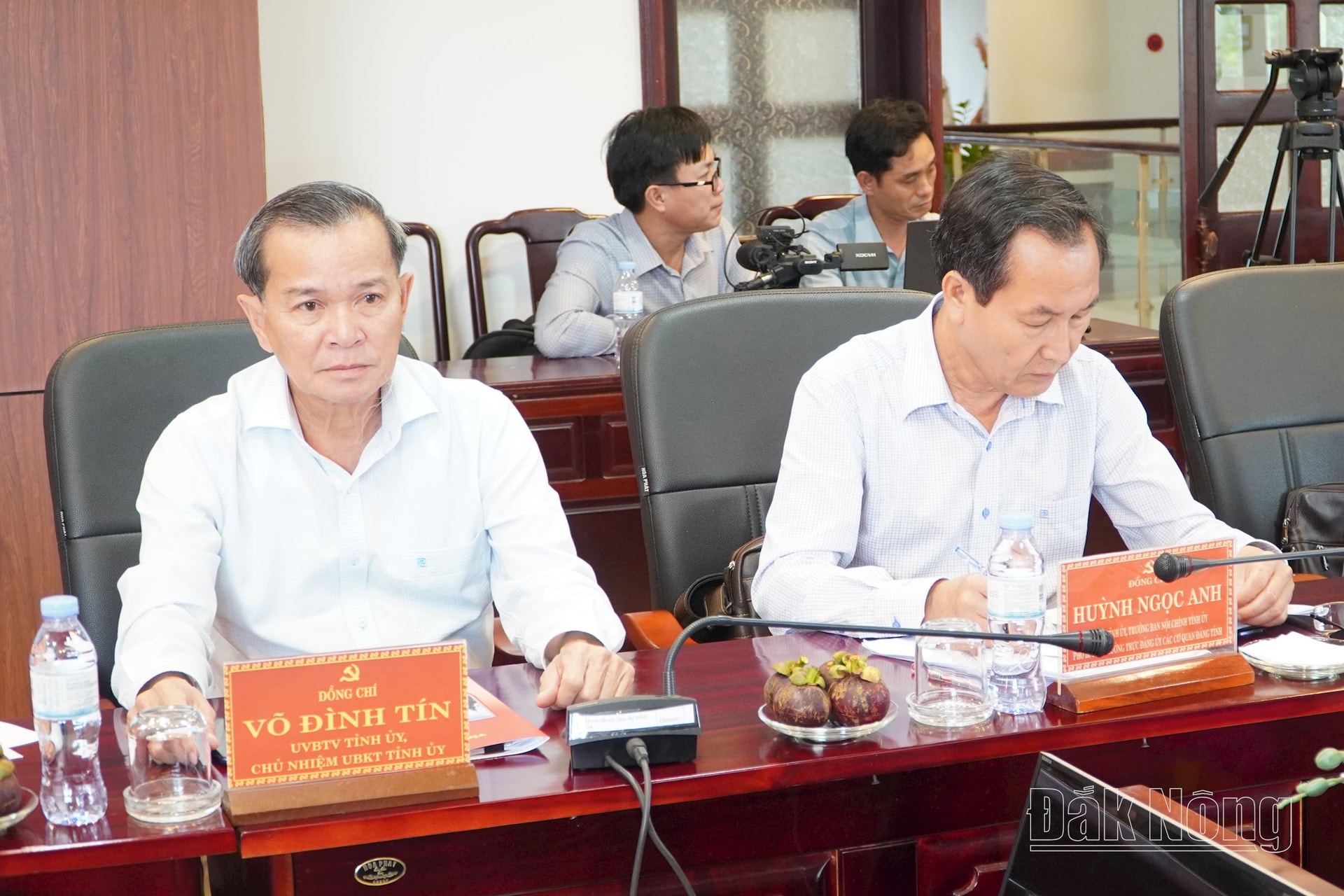Các đồng chí UVBTV Tỉnh ủy Đắk Nông tham dự tại điểm cầu Tỉnh ủy Đắk Nông