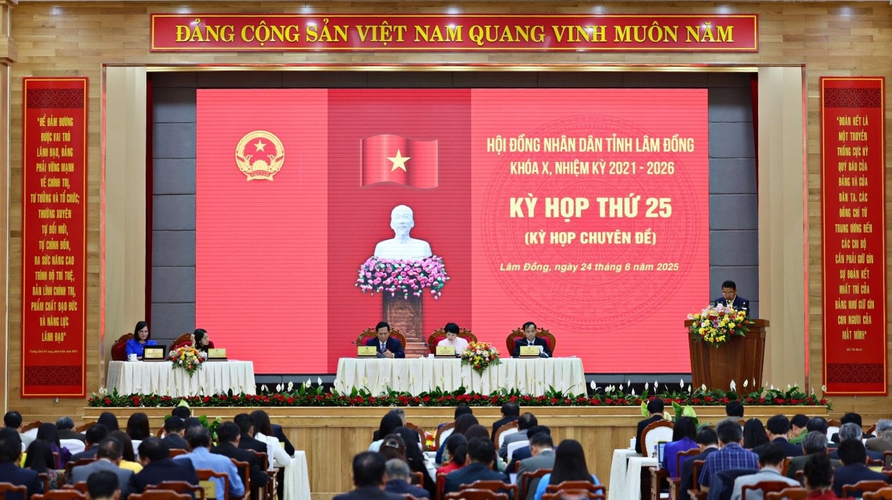 Quang cảnh Kỳ họp thứ 25 (Kỳ họp chuyên đề) của HĐND tỉnh Khoá X diễn ra sáng nay