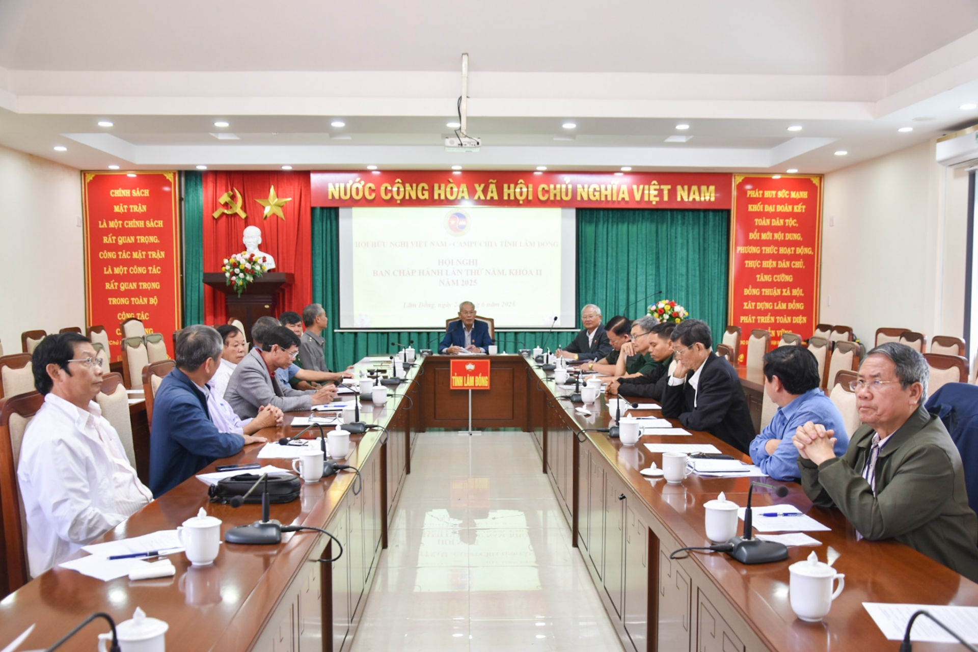Quang cảnh hội nghị 