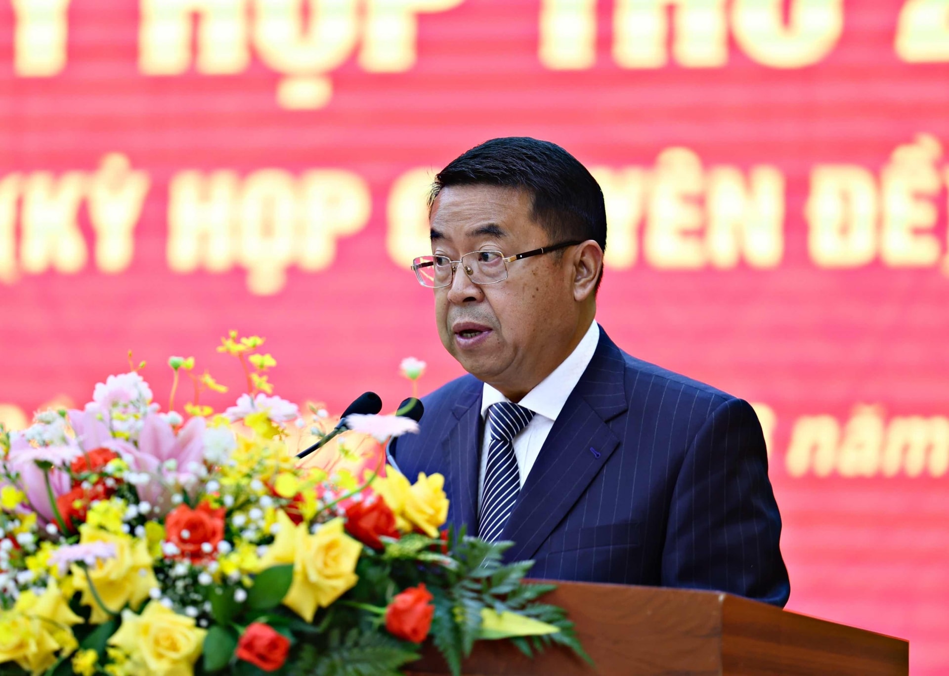Đồng chí Tôn Thiện San, Giám đốc Sở Tài chính thông qua dự thảo Nghị quyết phê chuẩn quyết toán thu ngân sách nhà nước trên địa bàn, quyết toán thu, chi ngân sách địa phương và phương án xử lý kết dư ngân sách địa phương năm 2024