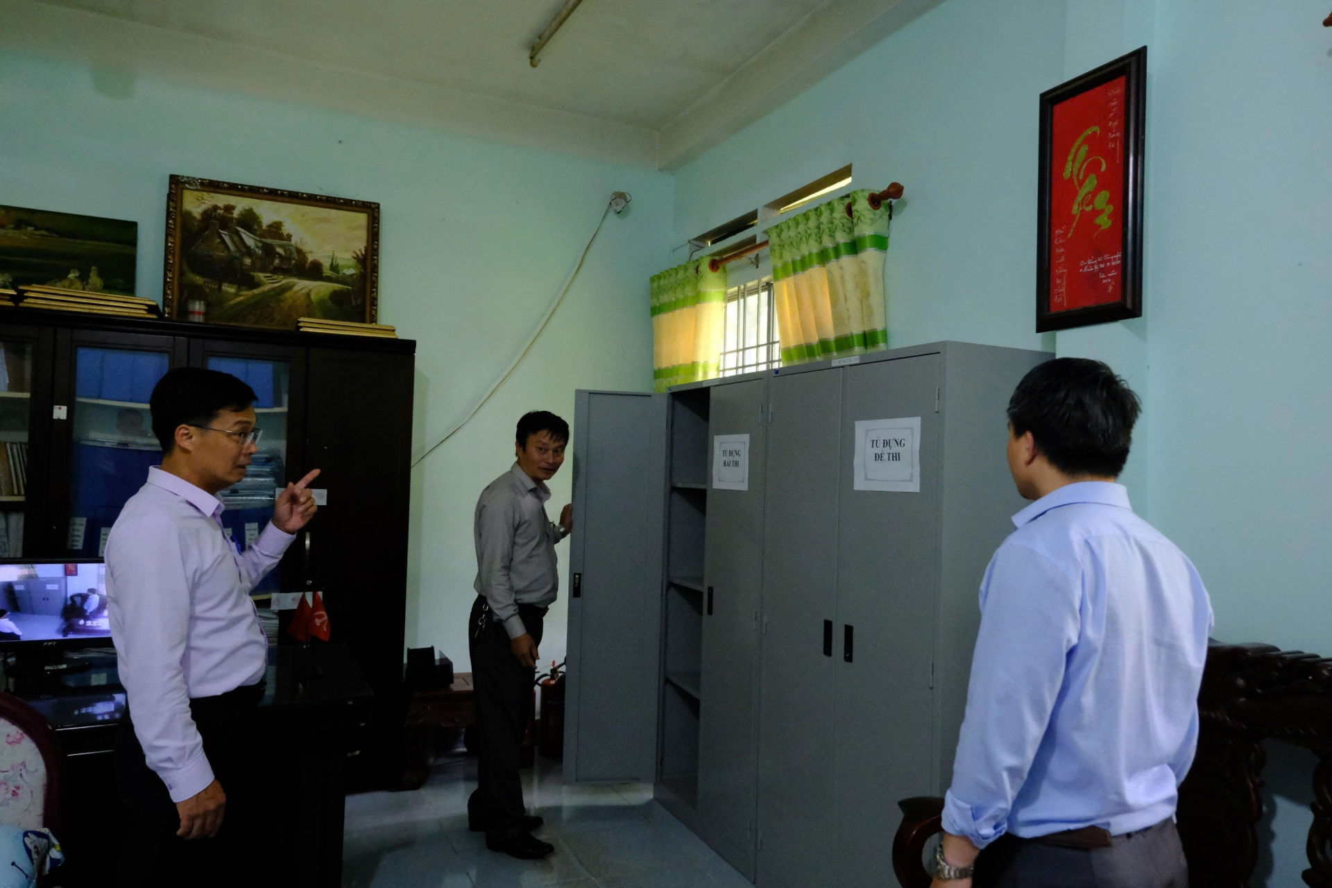 Phó Chủ tịch UBND tỉnh Đinh Văn Tuấn cùng đoàn công tác kiểm tra Trường THPT Bảo Lâm, huyện Bảo Lâm