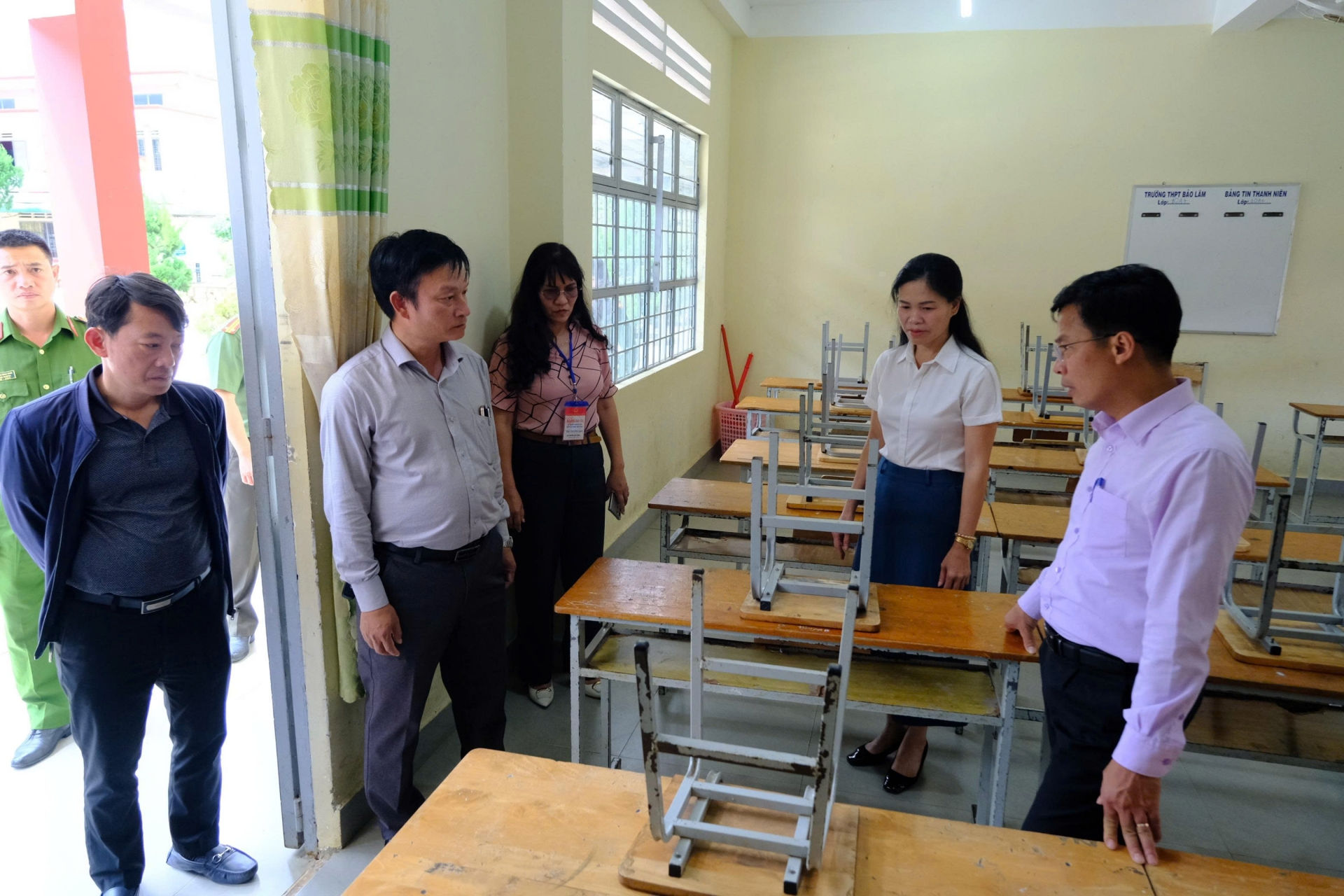 Phó Chủ tịch UBND tỉnh Đinh Văn Tuấn cùng đoàn công tác kiểm tra Trường THPT Bảo Lâm, huyện Bảo Lâm
