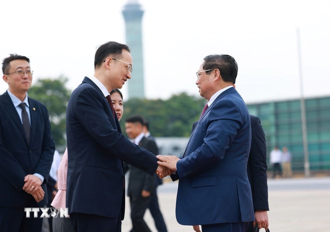 Lễ tiễn Thủ tướng Phạm Minh Chính lên đường tham dự Hội nghị thường niên các nhà tiên phong lần thứ 16 của WEF và làm việc tại Trung Quốc. (Ảnh: Dương Giang/TTXVN) ttxvn-thu-tuong-len-duong-du-hoi-nghi-wef-16-thien-tan-va-lam-viec-tai-trung-quoc-2406-1.jpg