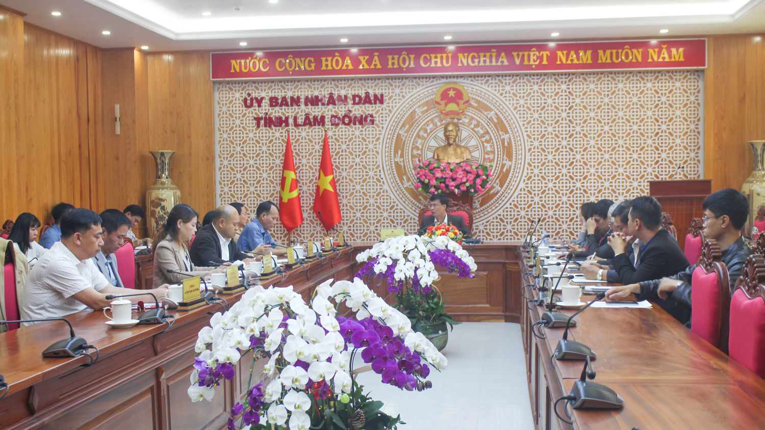 Quang cảnh cuộc họp