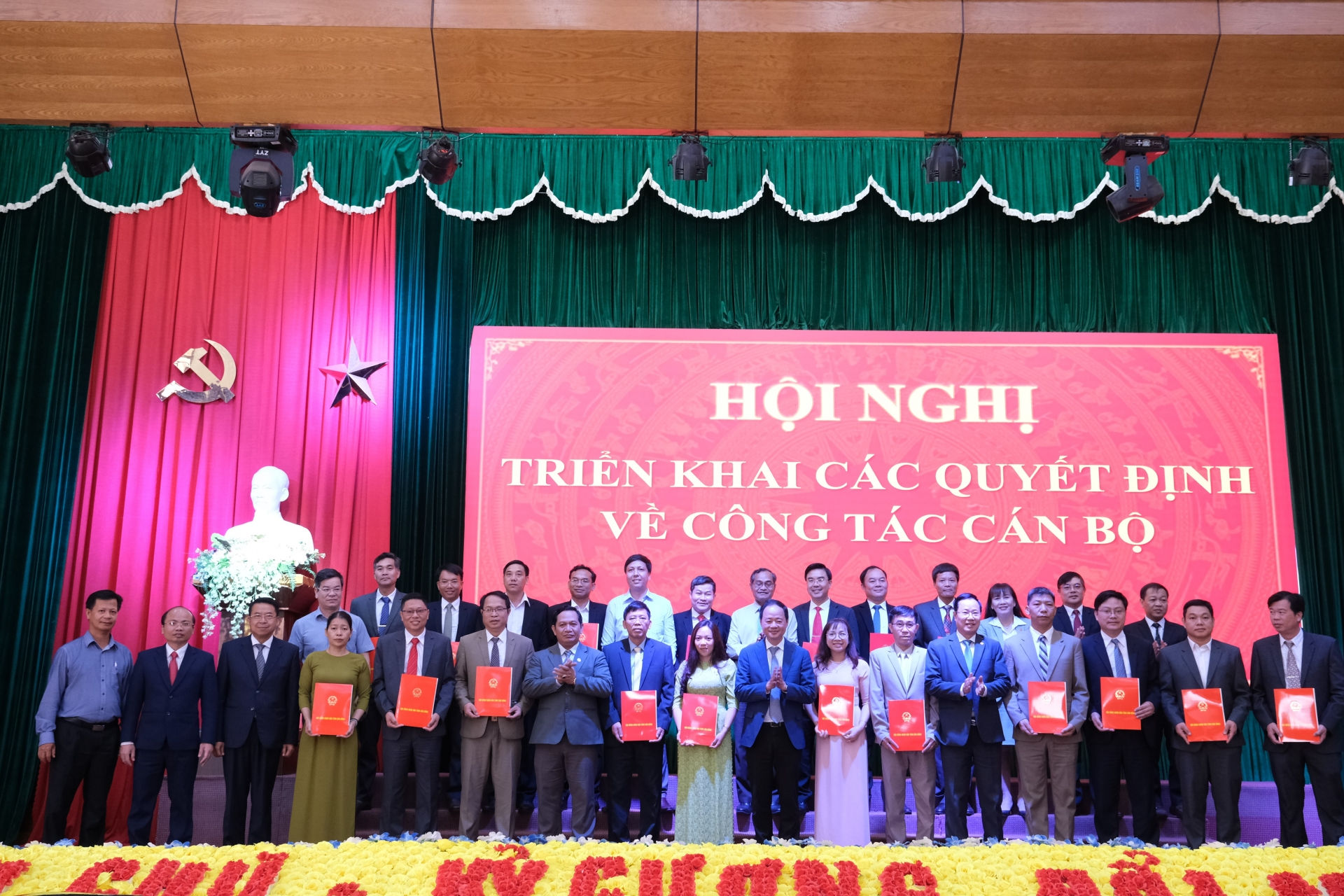 Đồng chí Đa Cát Vinh - Phó Chủ tịch HĐND tỉnh triển khai các Nghị quyết của Thường trực HĐND tỉnh về công tác cán bộ đối với chức danh Chủ tịch HĐND tại các xã