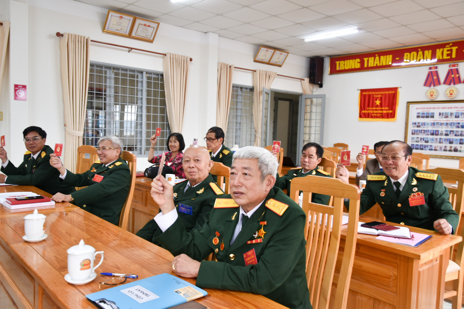 Đại biểu biểu quyết thông qua Nghị quyết, chỉ tiêu nhiệm kỳ