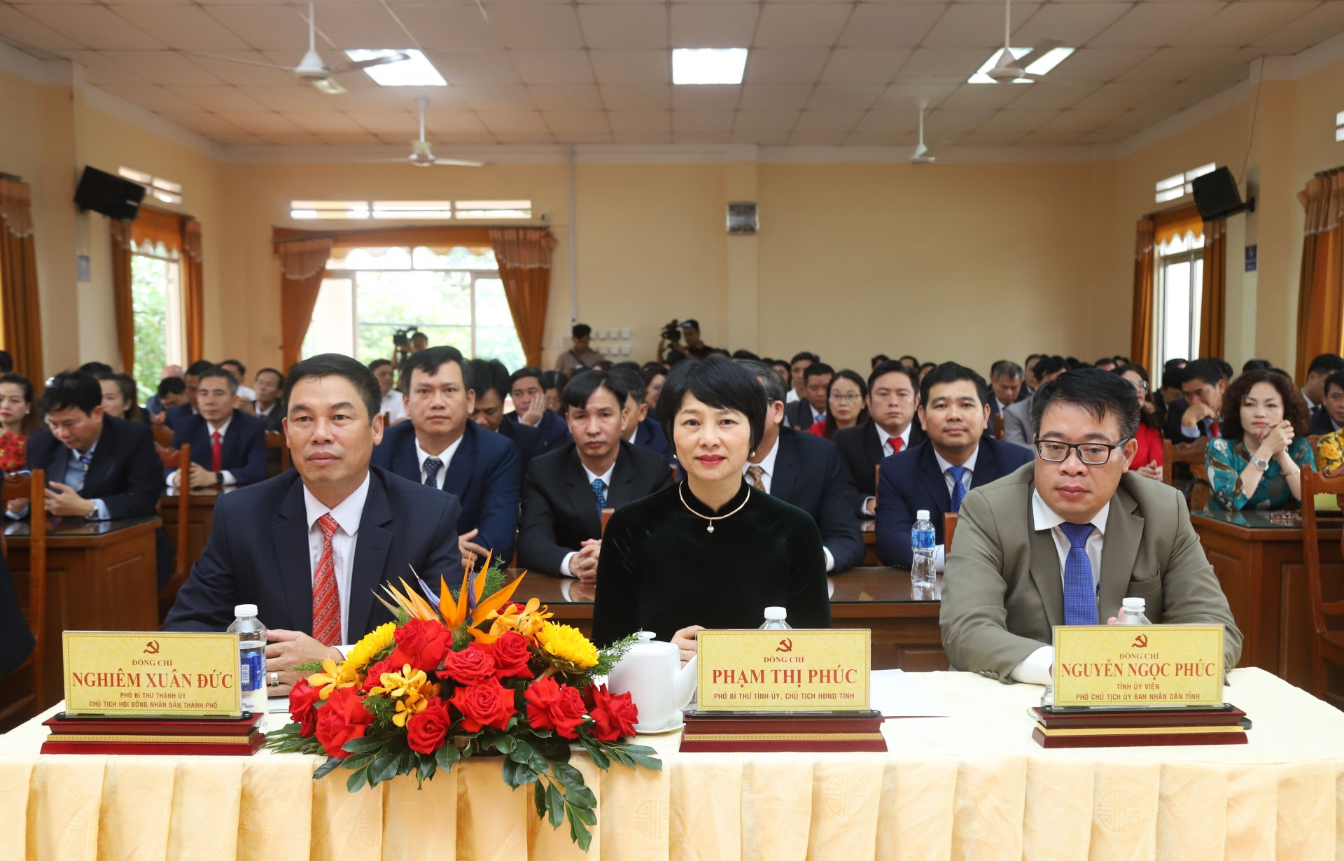 Đồng chí Phạm Thị Phúc - Phó Bí thư Tỉnh ủy, Chủ tịch HĐND tỉnh Lâm Đồng cùng các đại biểu dự Hội nghị