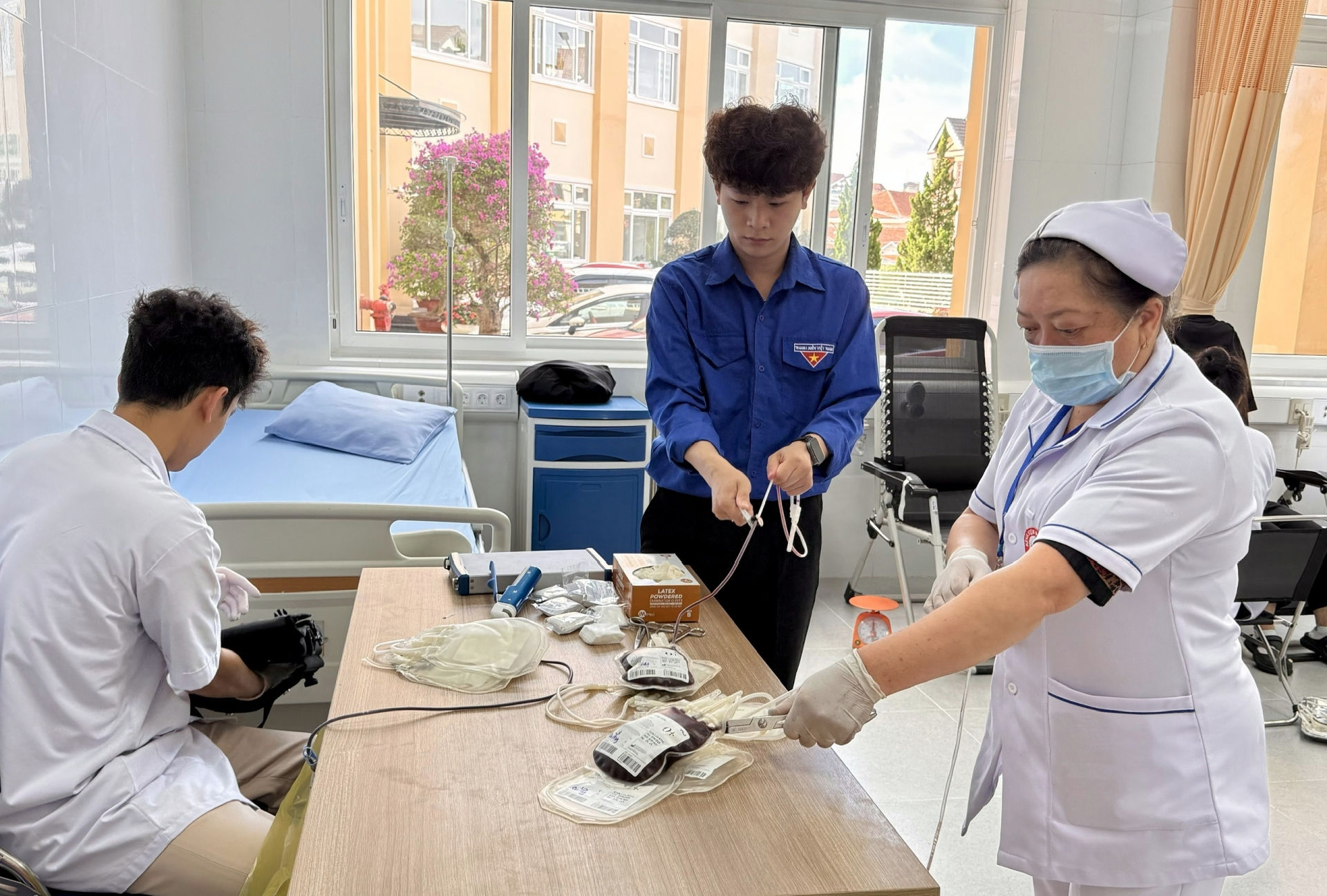 Khâu tiếp nhận máu 