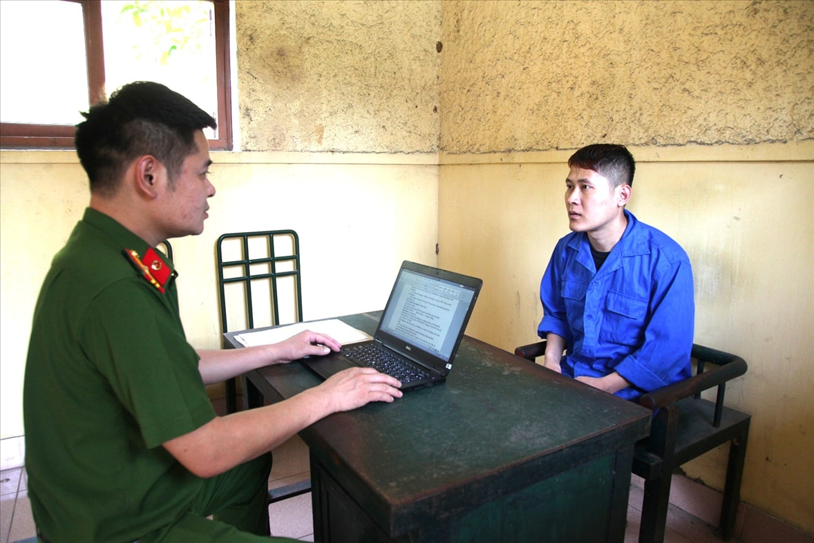Cơ quan Cảnh sát điều tra lấy lời khai đối tượng Đinh Văn Vương.