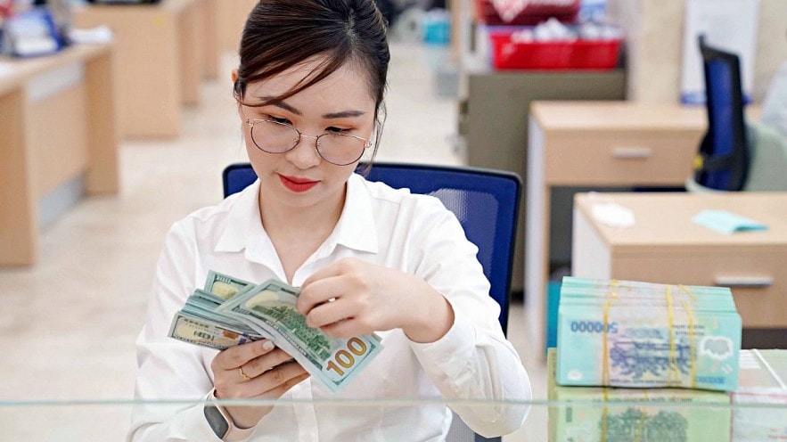 Phía sau cú trượt gần 3 của VND