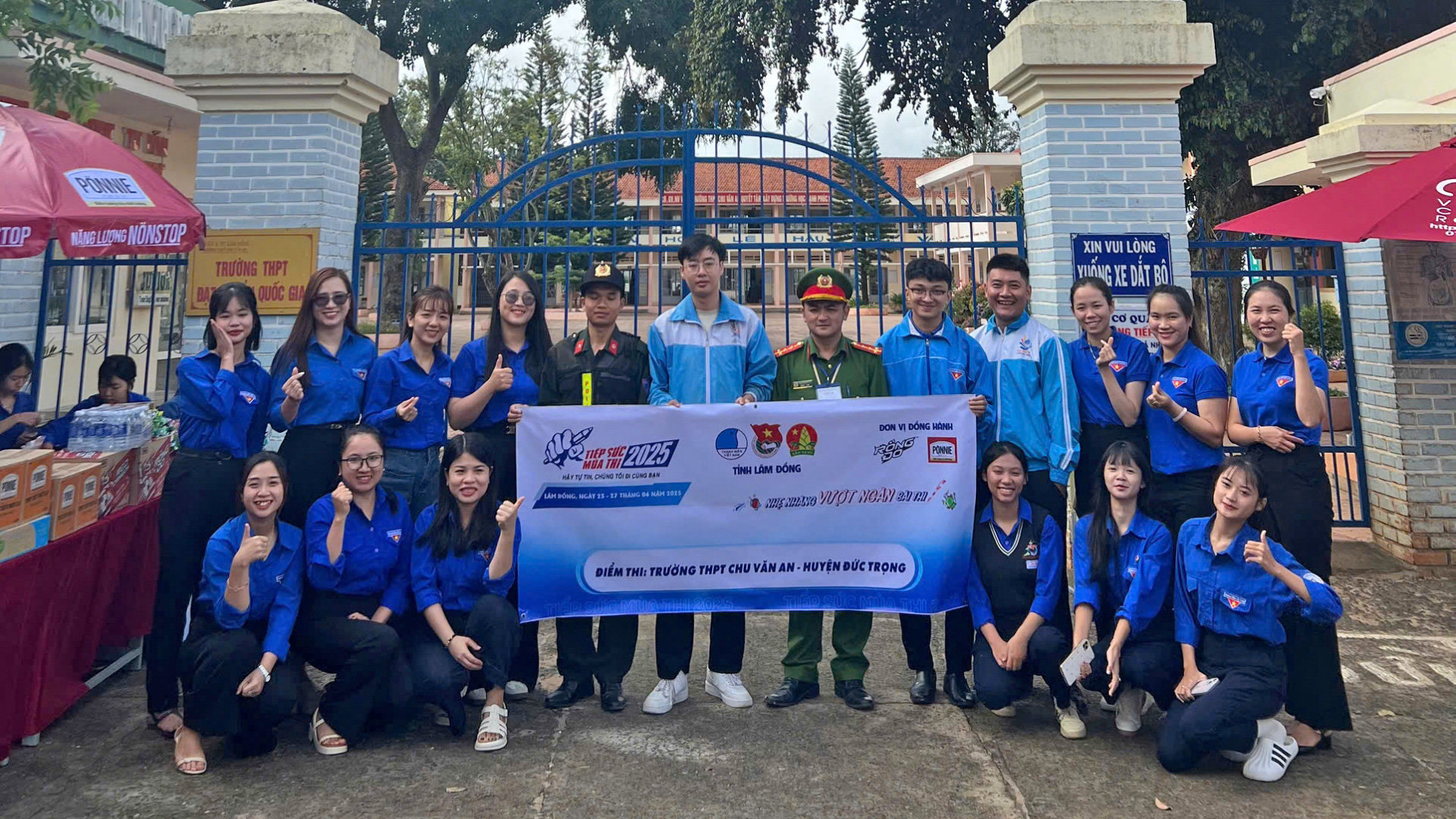 Các tình nguyện viên sẵn sàng tiếp sức mùa thi trên địa bàn huyện Đức Trọng