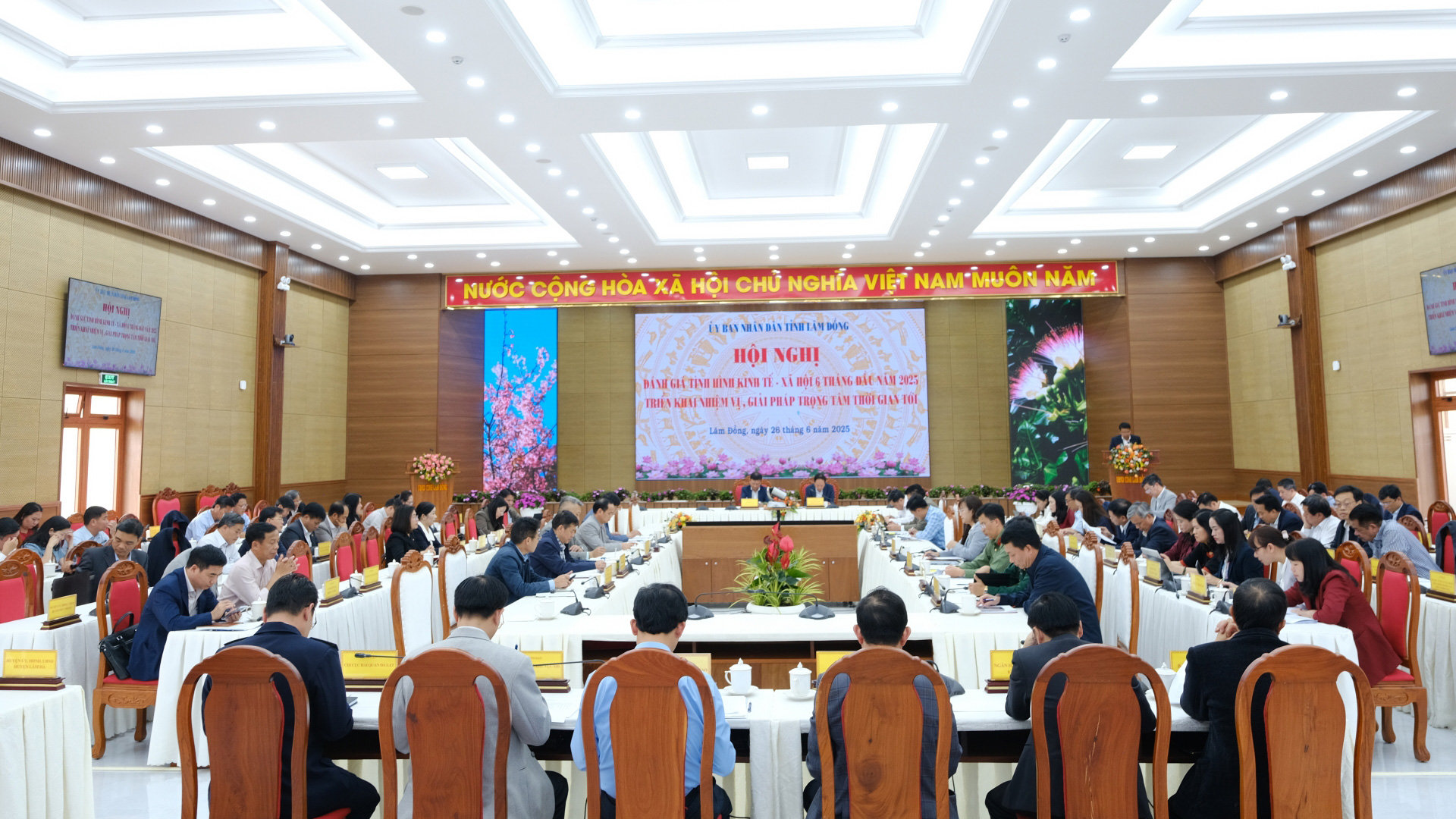 Quang cảnh hội nghị