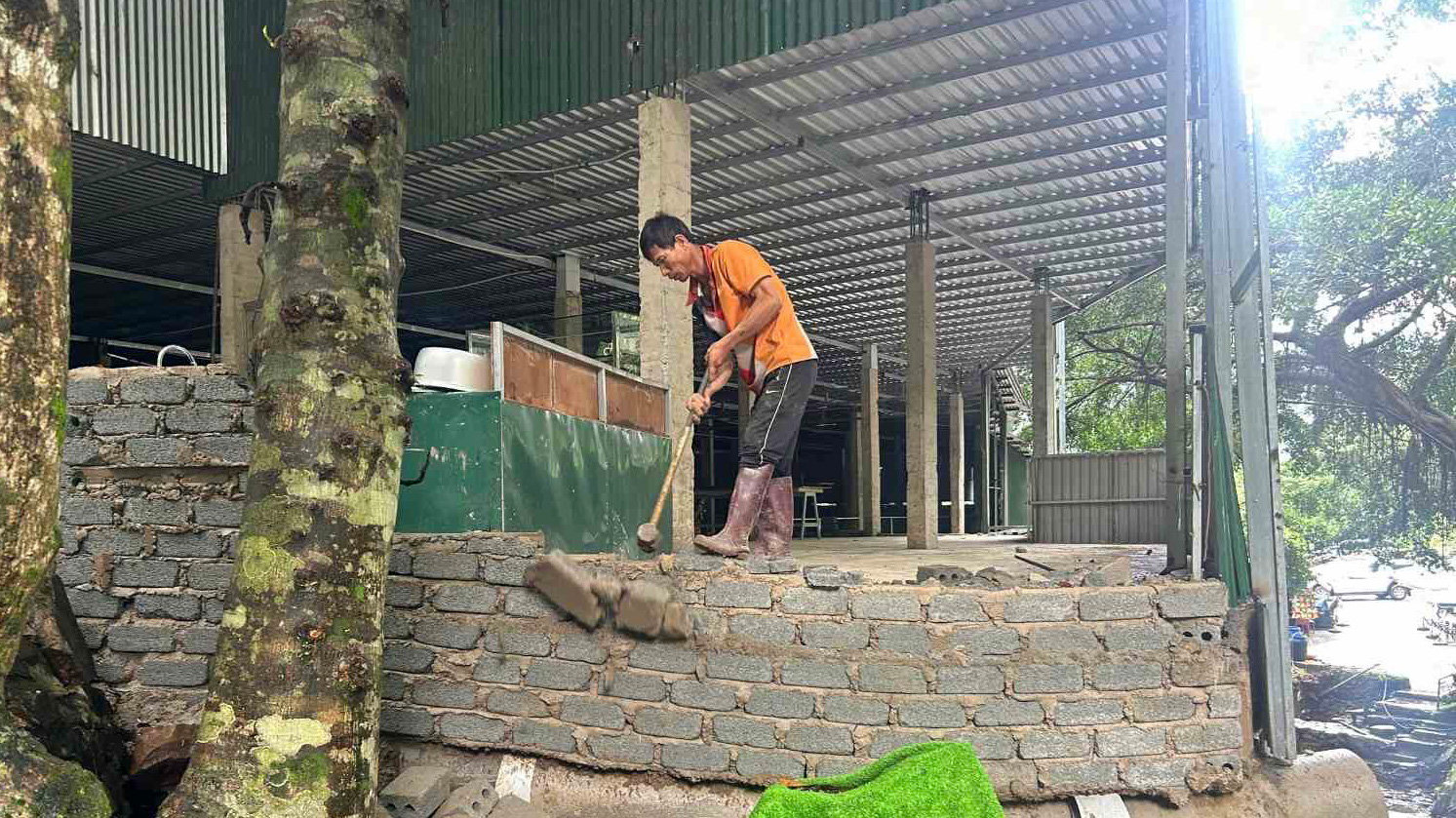 Buộc tháo dỡ công trình không phép trên đèo Bảo Lộc