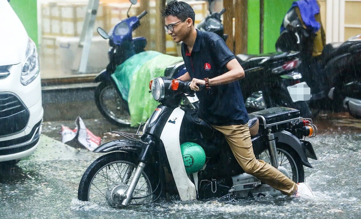 Dự báo thời tiết hôm nay, Hà Nội ban ngày trời nắng, chiều tối mưa dông.