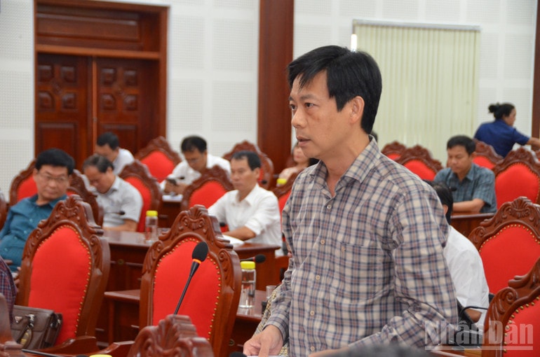 Ông Đỗ Việt Hưng, Giám đốc Sở Tài chính tỉnh Gia Lai phát biểu tại Hội nghị Ban Chấp hành lần thứ 20 (mở rộng). ndo_br_dsc-0835.jpg