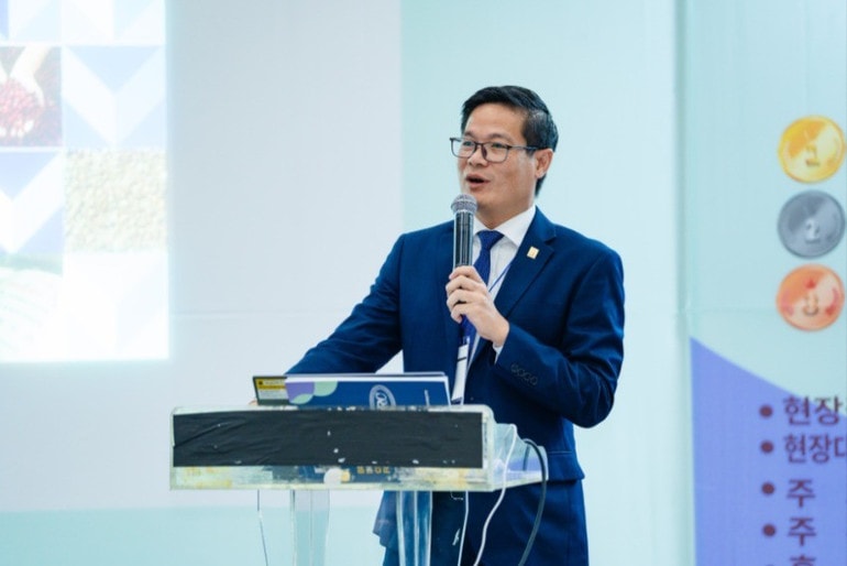 Ông Lê Đức Huy, Phó Chủ tịch Hiệp hội Cà-phê Ca cao Việt Nam, Phó Chủ tịch Hiệp hội Cà-phê Buôn Ma Thuột, Chủ tịch Simexco Daklak chia sẻ về hành trình khẳng định vị thế của cà-phê Việt trên thị trường quốc tế tại triển lãm. img-0841-946-5475.jpg