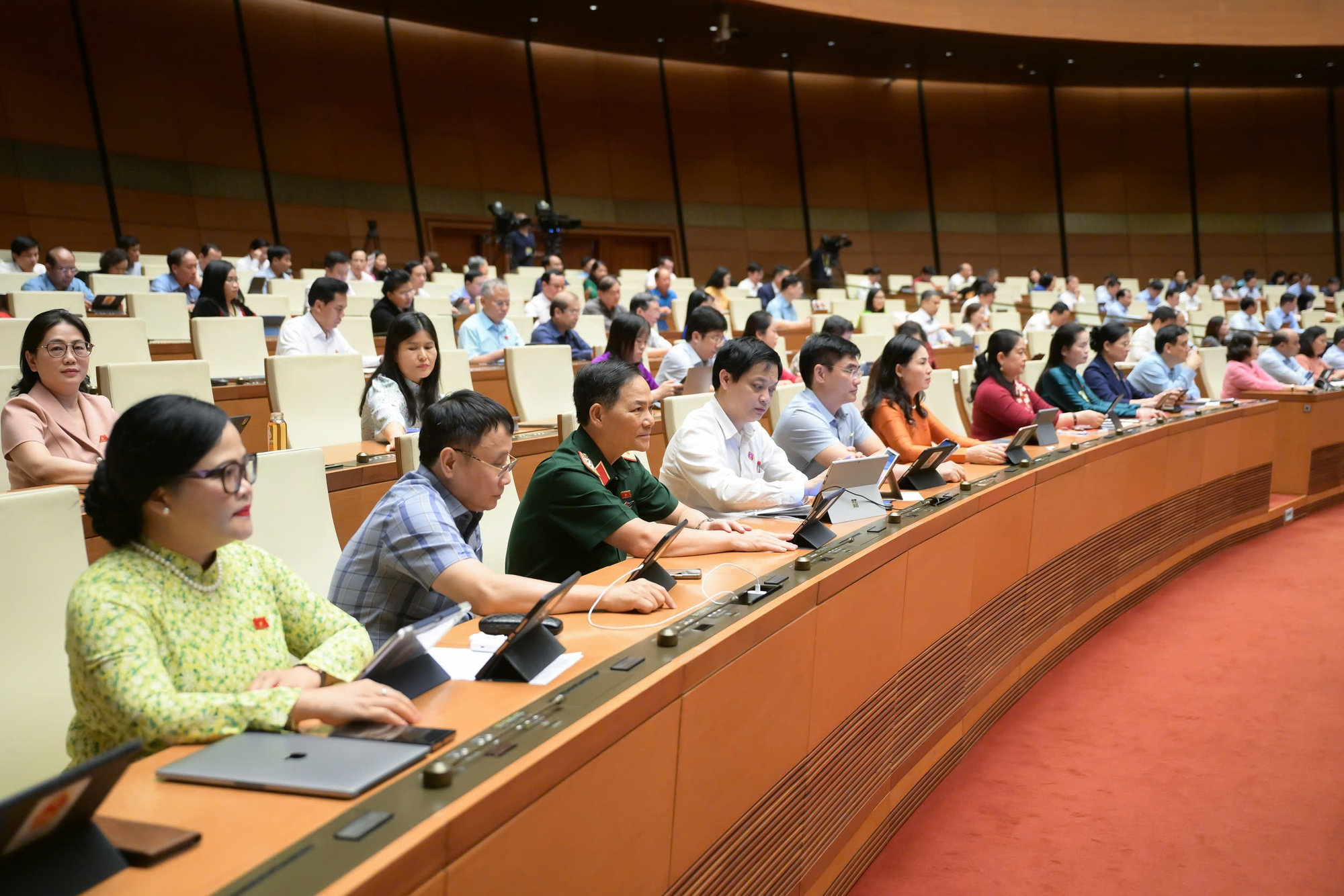 Thông qua Luật sửa đổi, bổ sung một số điều của Luật Bầu cử ĐBQH và đại biểu HĐND- Ảnh 2.