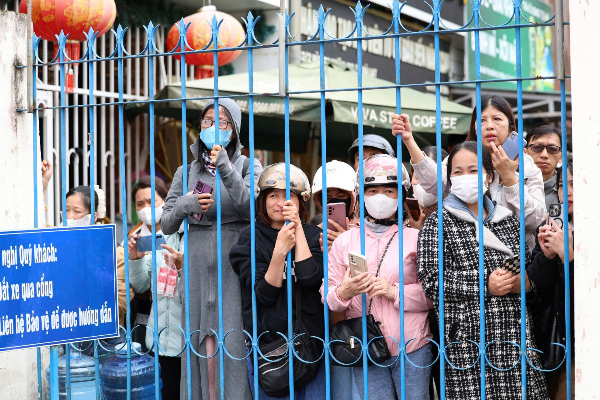 Bồn chồn, lắng lo khi trống trường thi điểm báo.