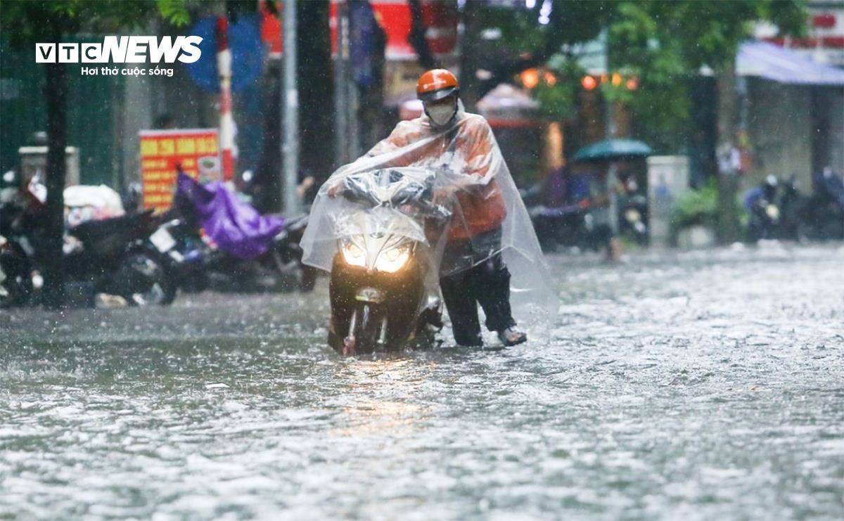 Mưa lớn sắp trút xuống miền Bắc, nguy cơ ngập lụt và sạt lở nhiều nơi. (Ảnh minh hoạ: Quốc Anh)